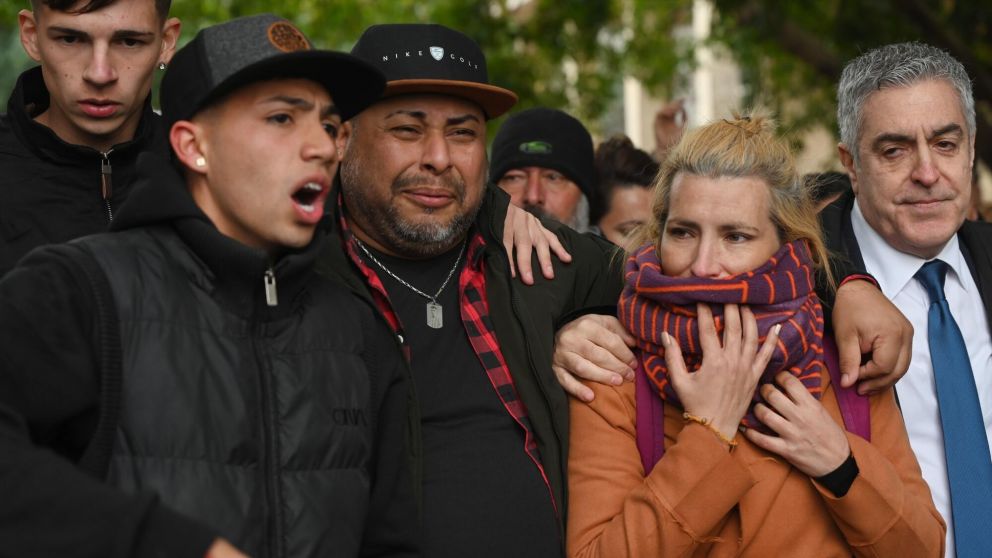 La mamá y el papá de Lucas tras escuchar el veredicto. Foto Télam.