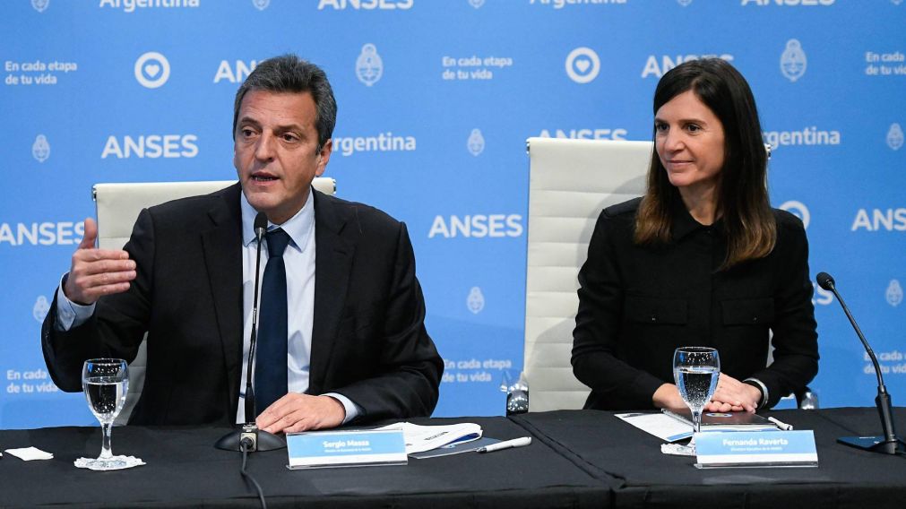 Sergio Massa: "El jubilado no hace contado con liquidación, no compra dólar futuro ni timbea en acciones".