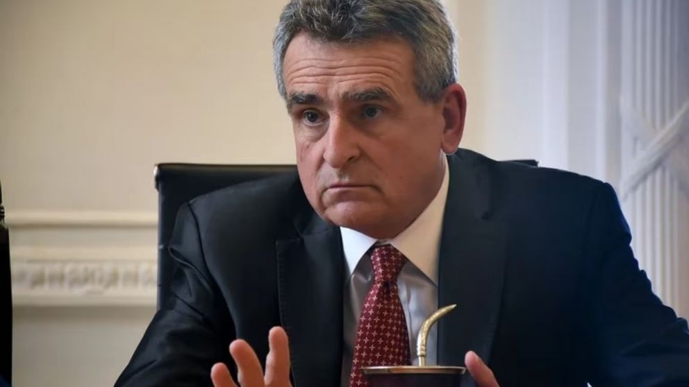 "Tendría que haber celebrado, en lugar de hacer eso, venía hablando poco e intentó criticar la tardanza, es mezquindad política", señaló Rossi .