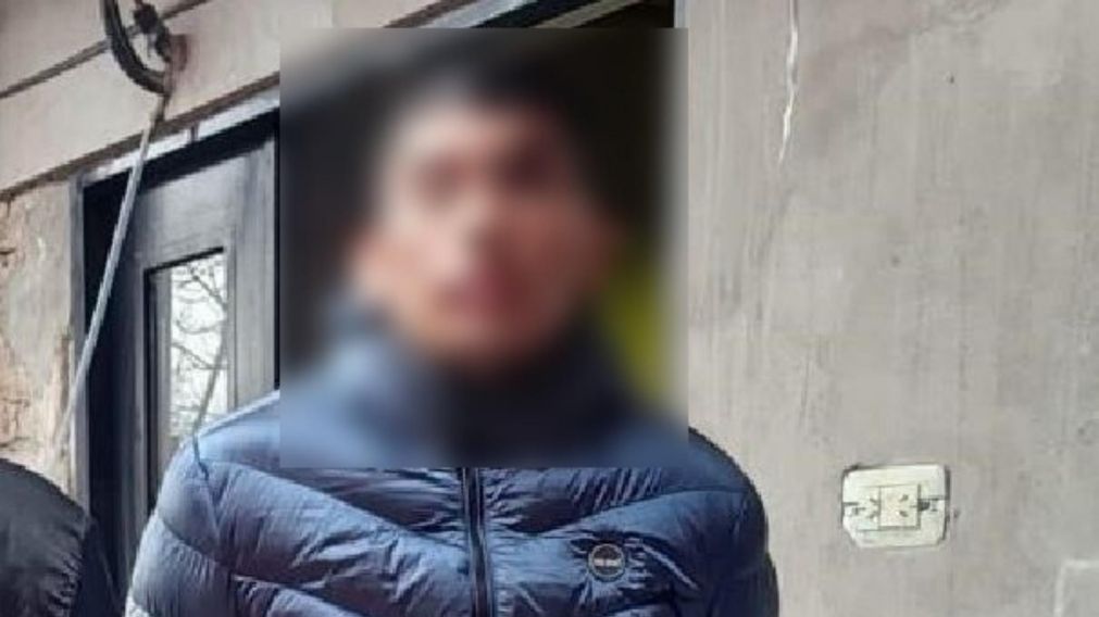 Este es uno de los sujetos que fue capturado por los investigadores policiales.