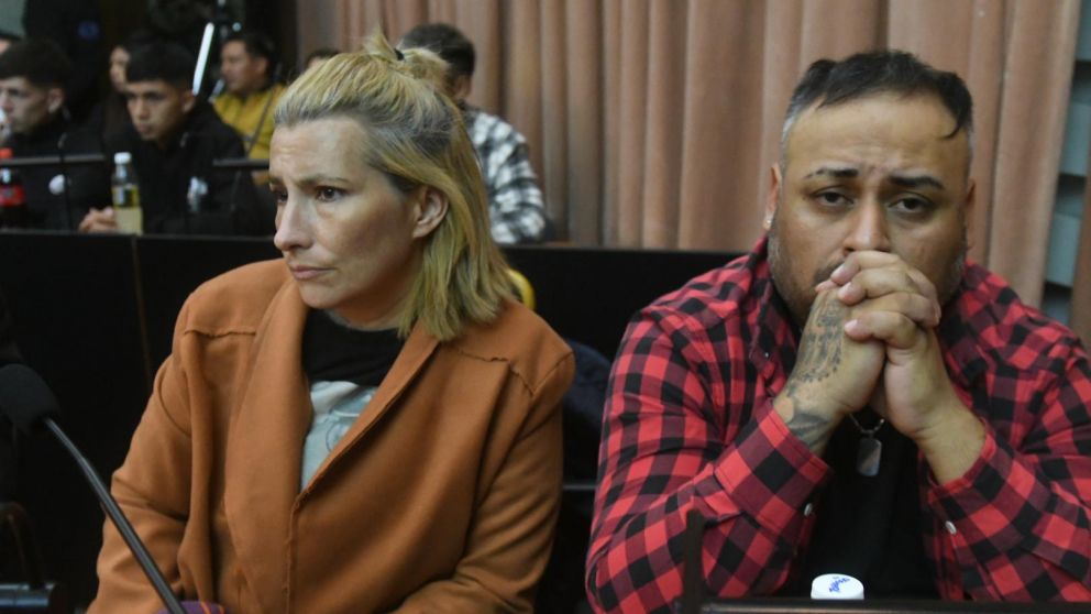 Cintia López y Héctor "Peca" González, los padres de Lucas, el adolescente asesinado (Télam).