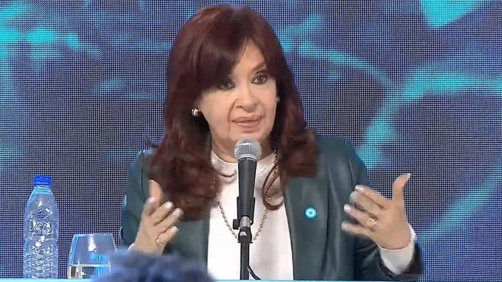 Cristina Kirchner: "Ahora se entiende por qué su mamá lo castigaba por mentir".