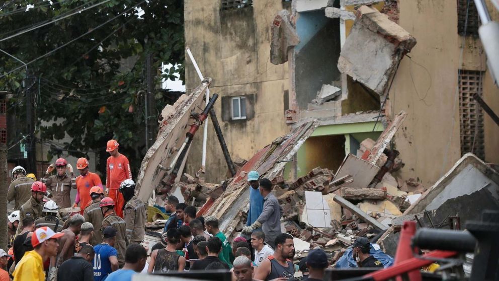 El número de fallecidos por el derrumbe de un edificio en el noreste de Brasil ascendió a 14.