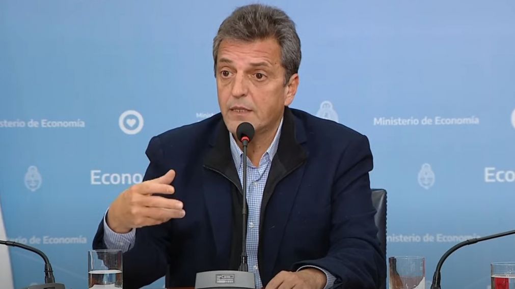 Sergio Massa anunció el levantamiento del paro de transporte.