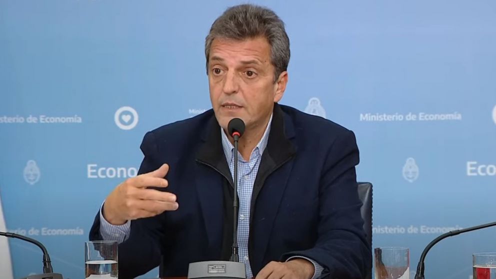 Sergio Massa anunció el levantamiento del paro de transporte.