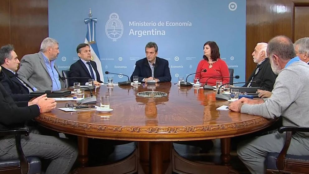 Sergio Massa tras la reunión con las Cámaras Empresarias: "A las 17.30 horas se levanta la medida de fuerza" del transporte