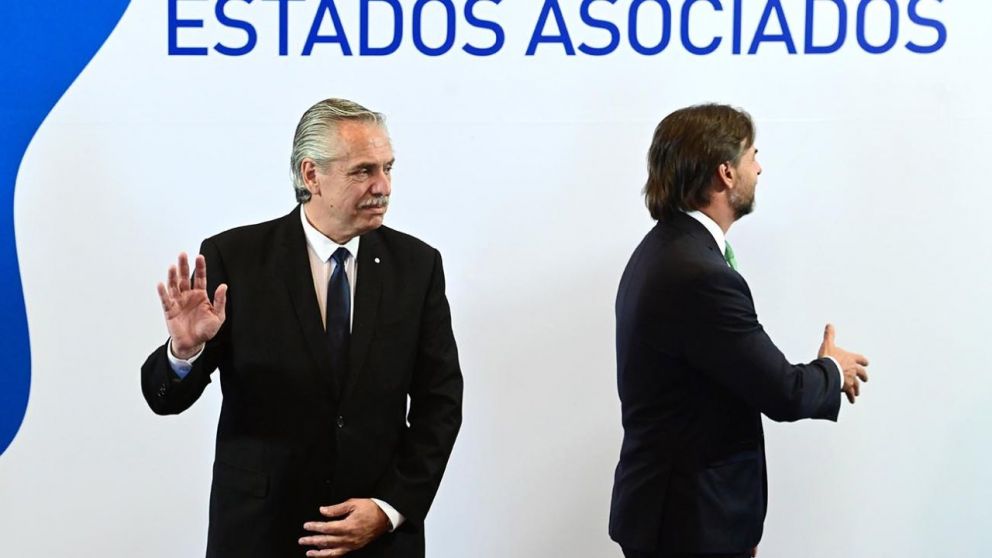 El presidente Alberto Fernández llamó ayer por la noche a Luis Lacalle Pou, confirmaron fuentes de Presidencia.