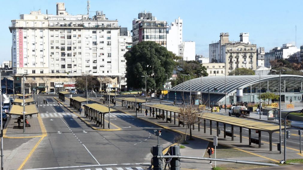 Caos total por el paro de colectivos en el AMBA (Pablo Vill�n / Cr�nica).