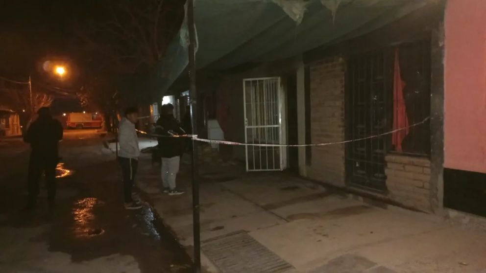 Un hombre quiso salvar a su hijo de un incendio y los dos murieron al quedar atrapados (Imagen Los Andes).