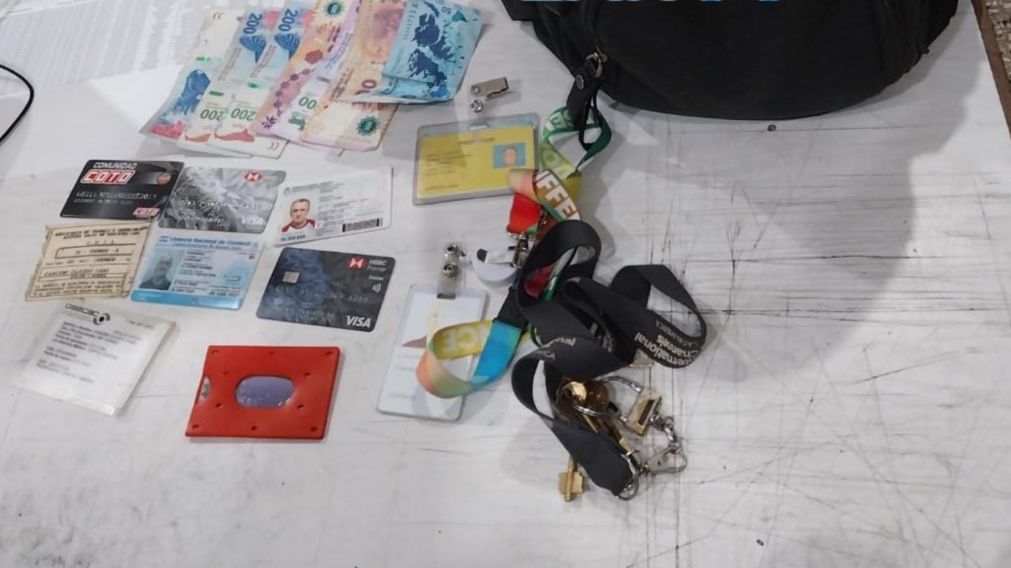Las pertenencias robadas a la víctima, recuperadas por la Policía.