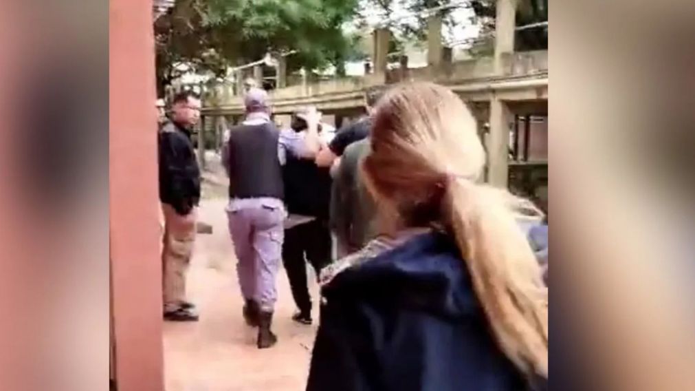 Emerenciano Sena fue insultado cuando lo llevaron al hospital para un control médico