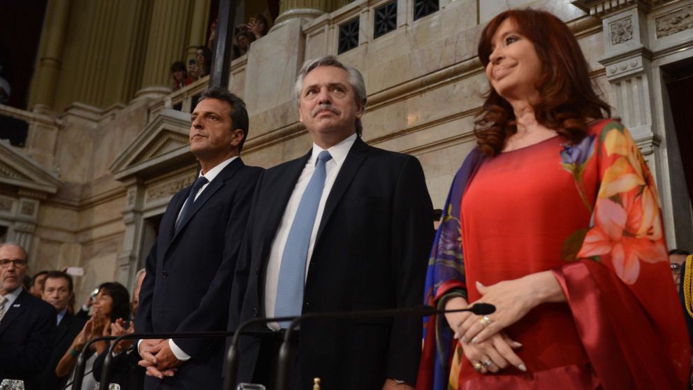 Sergio Massa, Alberto Fernández y Cristina Kirchner, juntos en un acto por el 9 de julio (Hernán Nersesian / Crónica / Archivo).