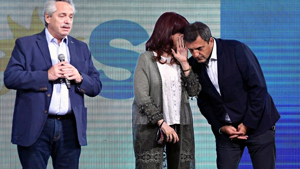 El ministro del interior, Eduardo “Wado” De Pedro y el diputado Máximo Kirchner y otros referentes del kirchnerismo se harán presentes el domingo para completar la foto de unión en el frente oficialista.