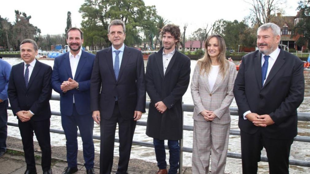 El precandidato presidencial de Unión por la Patria criticó a aquellos que quieren "cortar" servicios porque lo ven con "una tabla de Excel".