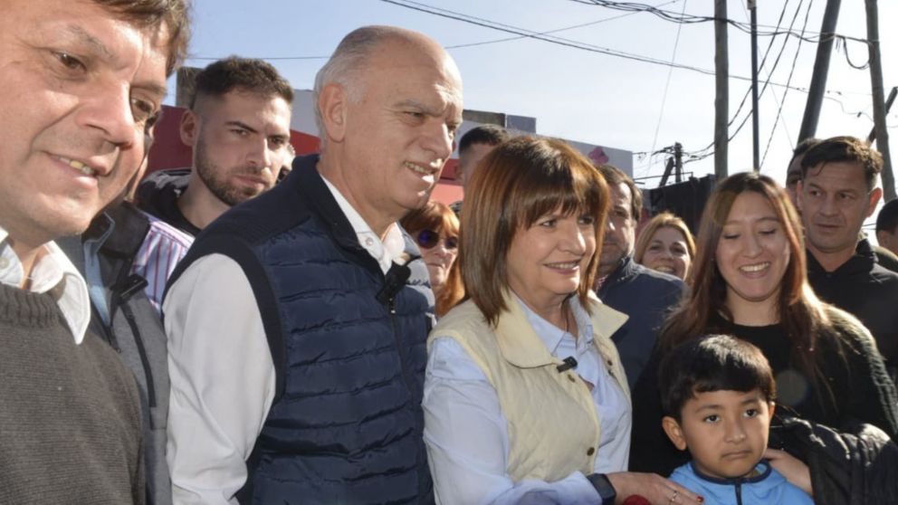 Néstor Grindetti junto con la precandidata presidencial, Patricia Bullrich.