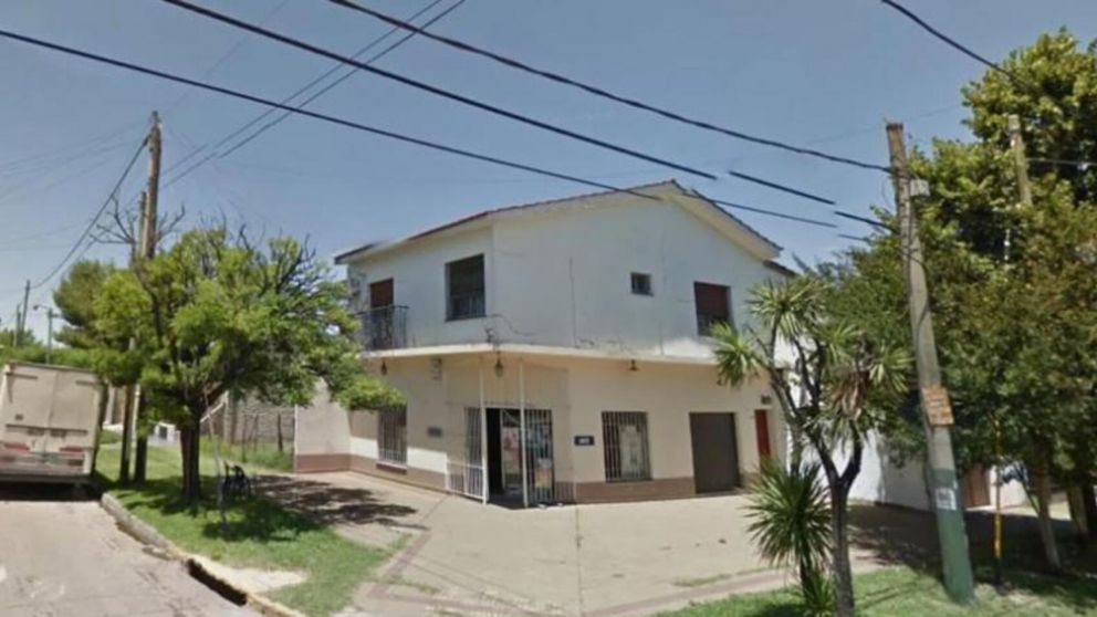 Un delincuente quiso entrar a robar en una casa y murió al quedar atrapado entre las rejas.