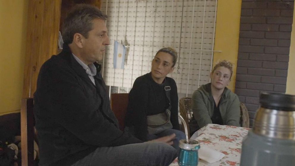 Sergio Massa charló con vecinos de San Martín.