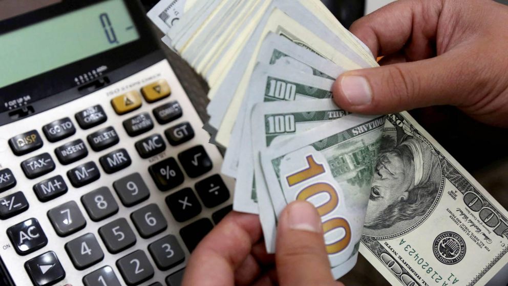 Dólar hoy: ¿A cuánto cotizan el oficial y el "blue"?
