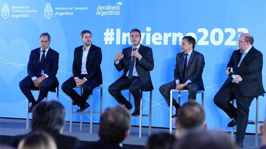 Daniel Scioli se refirió a Massa como "amigo", en la presentación de la próxima temporada alta de las empresas Aerolíneas Argentinas y Trenes Argentinos