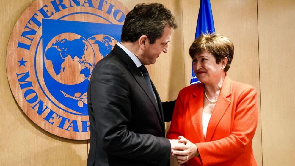 El ministro Sergio Massa y la directora gerente del FMI, Kristalina Georgieva (Archivo).