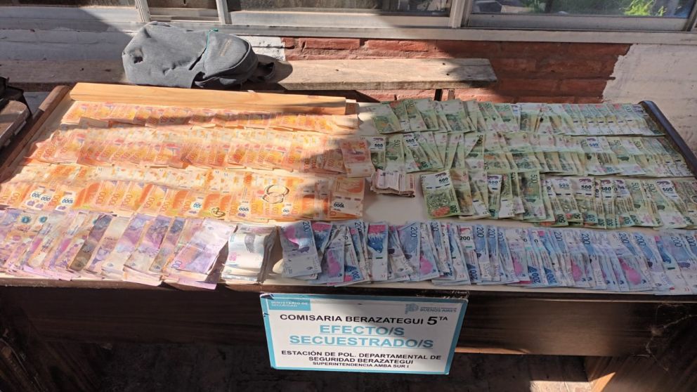 Megaoperativo contra "narcokiosco": secuestraron drogas, armas, y chalecos antibalas de la policía.