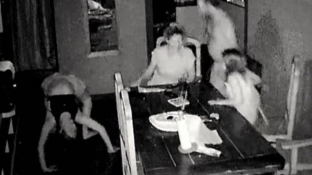 Estremecedora imagen de la presunta mujer poseída (Captura de video).