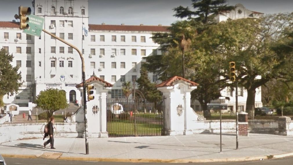 El hombre permanece internado muy grave estado en este Hospital Luis Güemes.