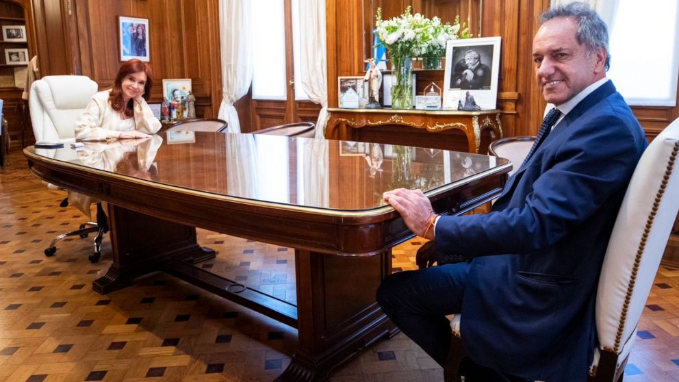 Cristina Kirchner se reunió con Daniel Scioli en el Senado.