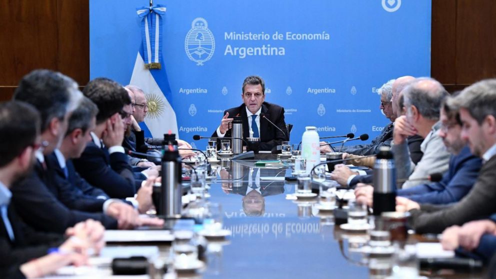 Sergio Massa encabezó la reunión del gabinete económico en el Palacio de Hacienda.