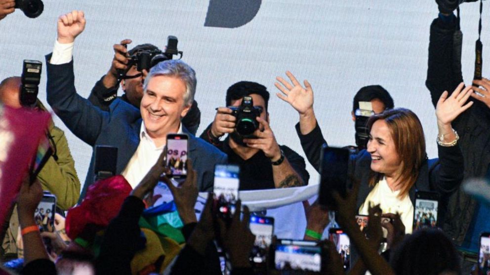 Martín Llaryora y su compañera de fórmula, Myrian Prunotto (Télam).