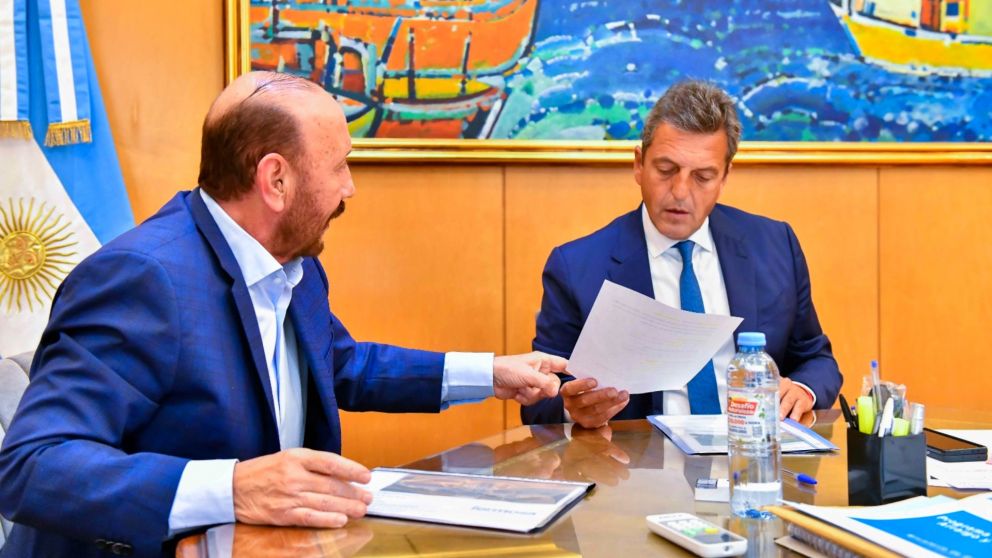 Gildo Insfr�n junto a Sergio Massa.