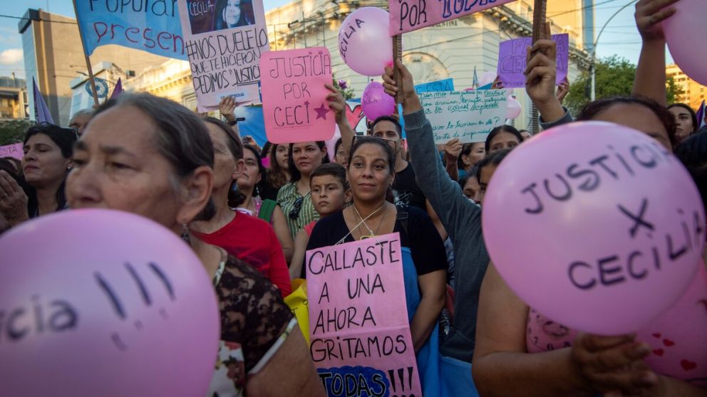 Abrazada por una multitud, Gloria sigue esperando Justicia.