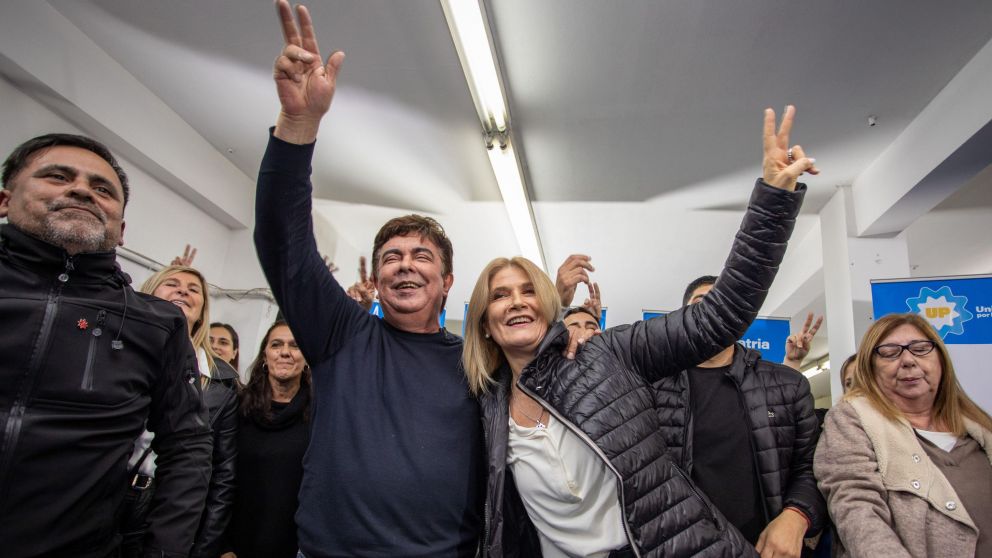 El intendente de La Matanza, Fernando Espinoza, junto a la vicegobernadora bonaerense, Verónica Magario.