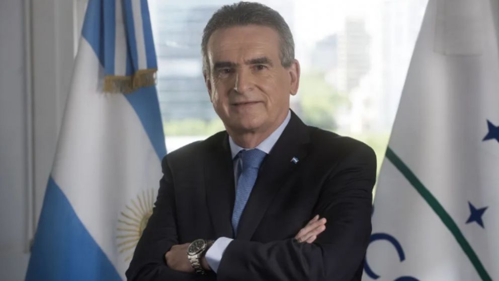 Agustín Rossi es precandidato a vicepresidente.