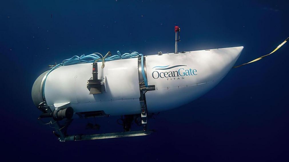 El mini submarino con 5 personas en su interior ya no tendría más oxígeno.