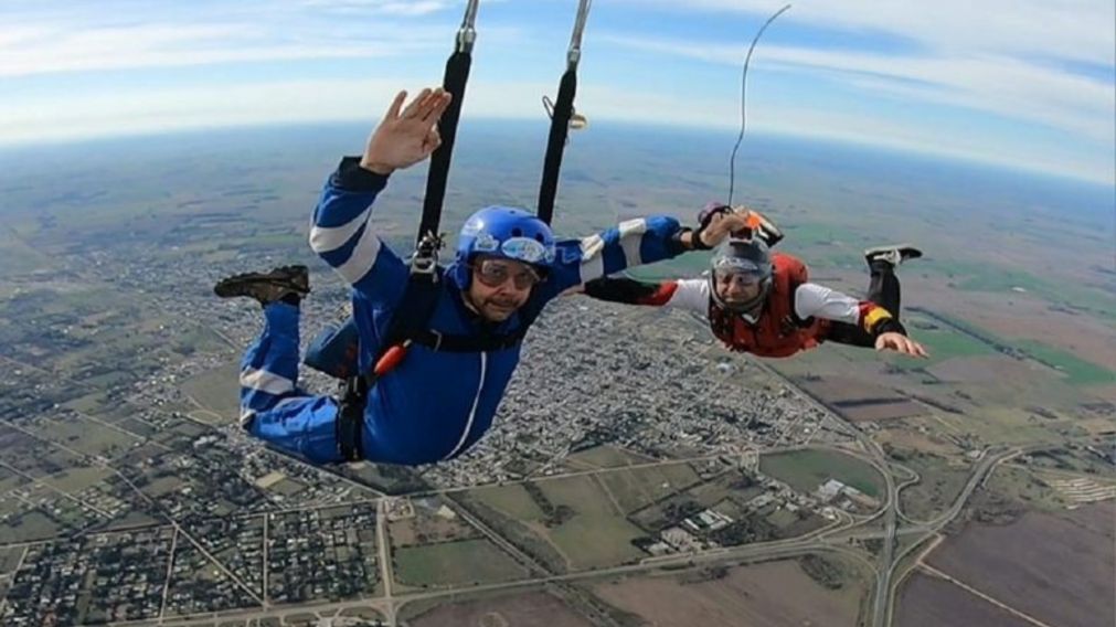 Un paracaidista murió de manera trágica durante un salto de instrucción.