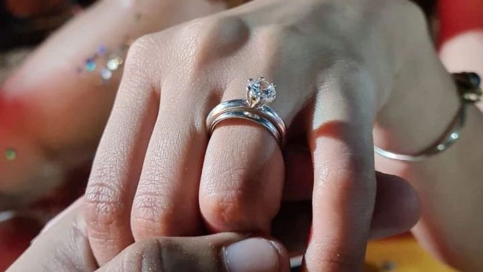 El anillo de compromiso que Cecilia publicó en su Instagram.