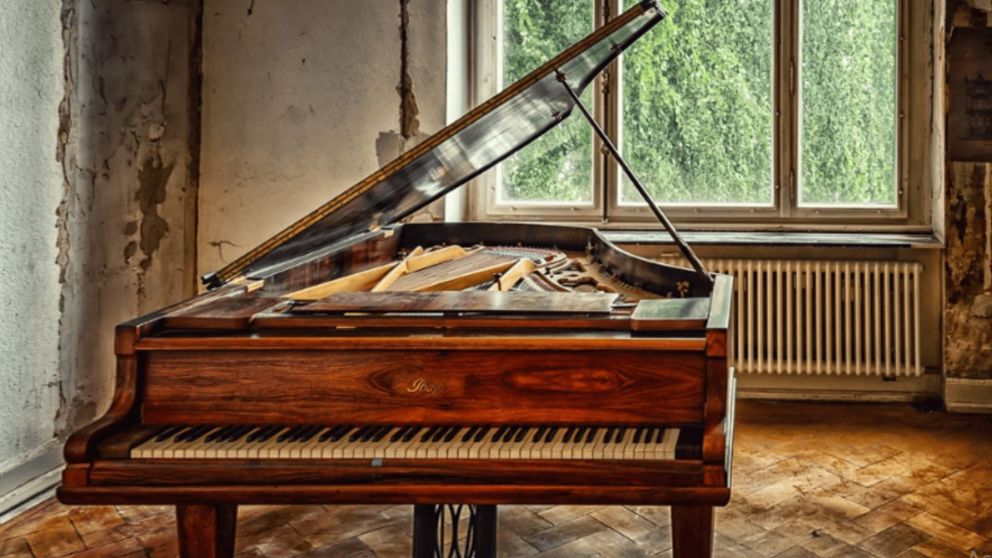 TikTok: film� a un "fantasma" tocando el piano de su casa.