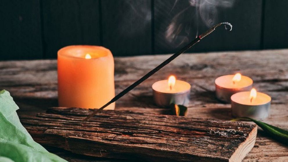 Depende de cada persona encontrar el aroma de sahumerio.