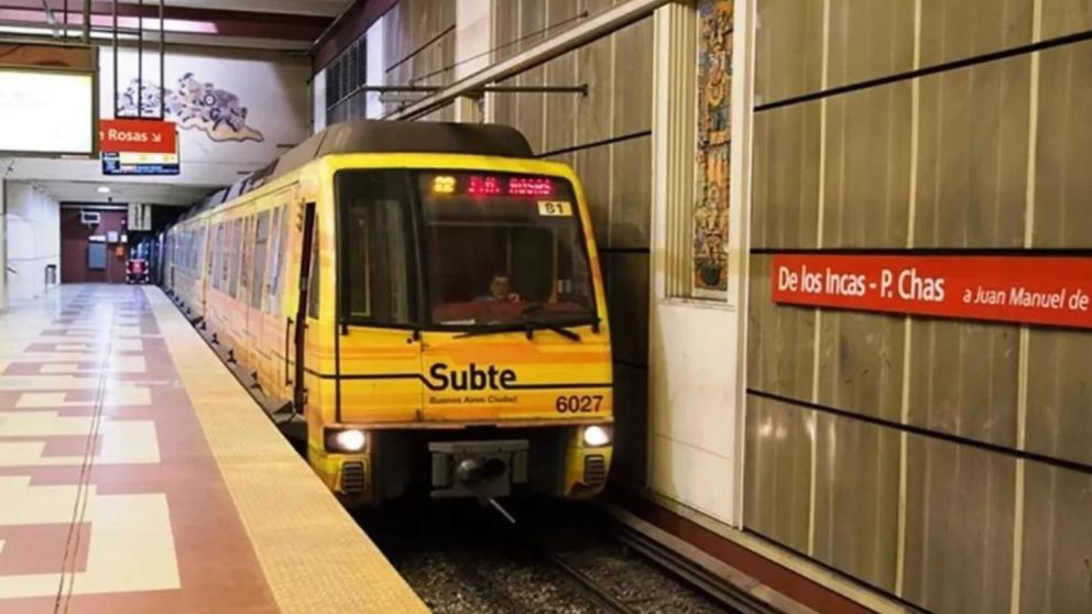 Línea de subte B: a las 16 liberan molinetes en la estación Carlos Pellegrini por nuevo reclamo de operarios.