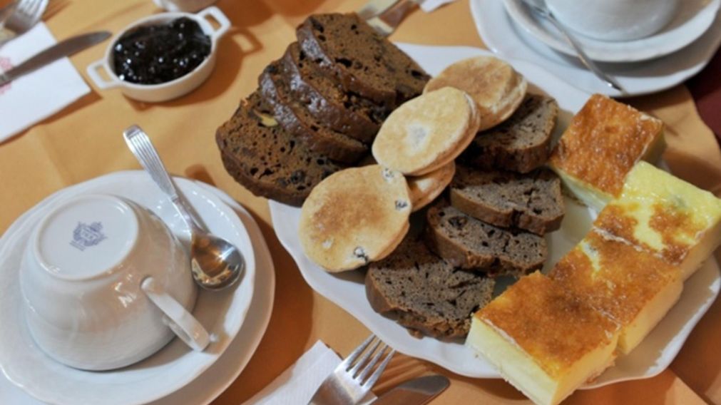 Sorprender a los papás con un desayuno familiar es una excelente opción (Télam/Archivo).