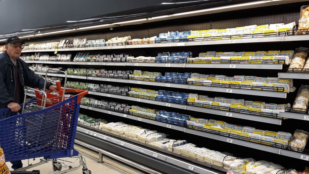 Las canastas básica y total volvieron a subir por debajo de la inflación.