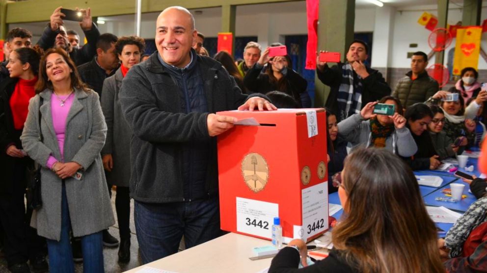 Manzur: “Fue una jornada cívica con una gran afluencia del pueblo tucumano”.