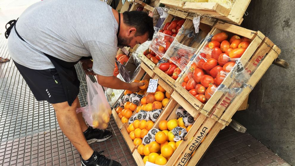 El kilo de naranja subió más del 200% durante el primer trimestre de este año en el Conurbano (Carlos Ventura / Crónica)
