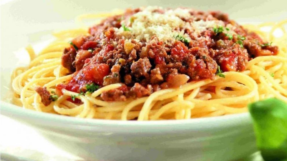 Receta: cómo preparar unos deliciosos tallarines con salsa bolognesa.