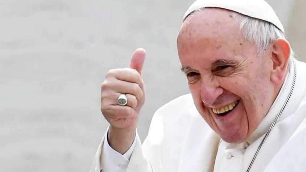 "Agradezco de corazón las oraciones y los muchos mensajes, rezo por todos, especialmente por los que sufren, les pido que sigan rezando por mí".