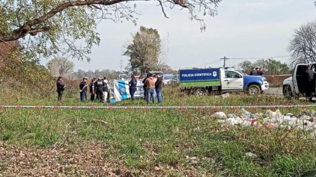 Las autoridades trabajaron en el escenario en el que fue hallado el cadáver. Crédito: Semanario Actualidad.