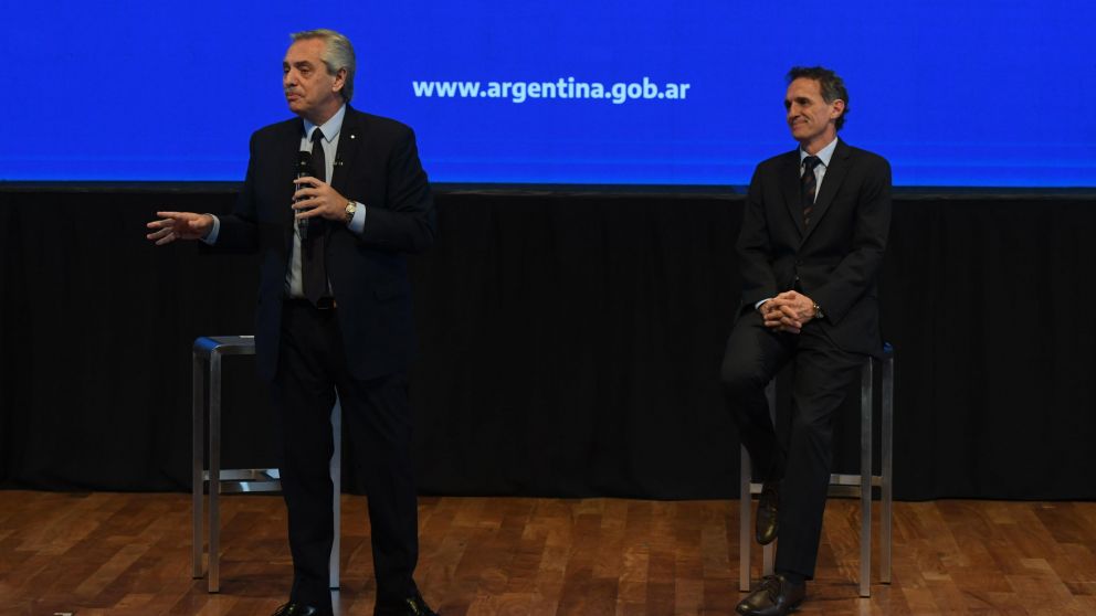 Acompañado por el ministro de Obras Públicas, Gabriel Katopodis, el jefe de Estado cerró el primer Seminario de Infraestructura Regional (Télam).