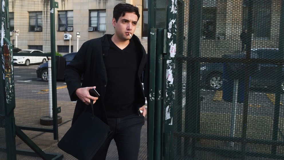 Jonathan Morel, de Revolución Federal, llegó esta mañana a los tribunales de Retiro (Télam).