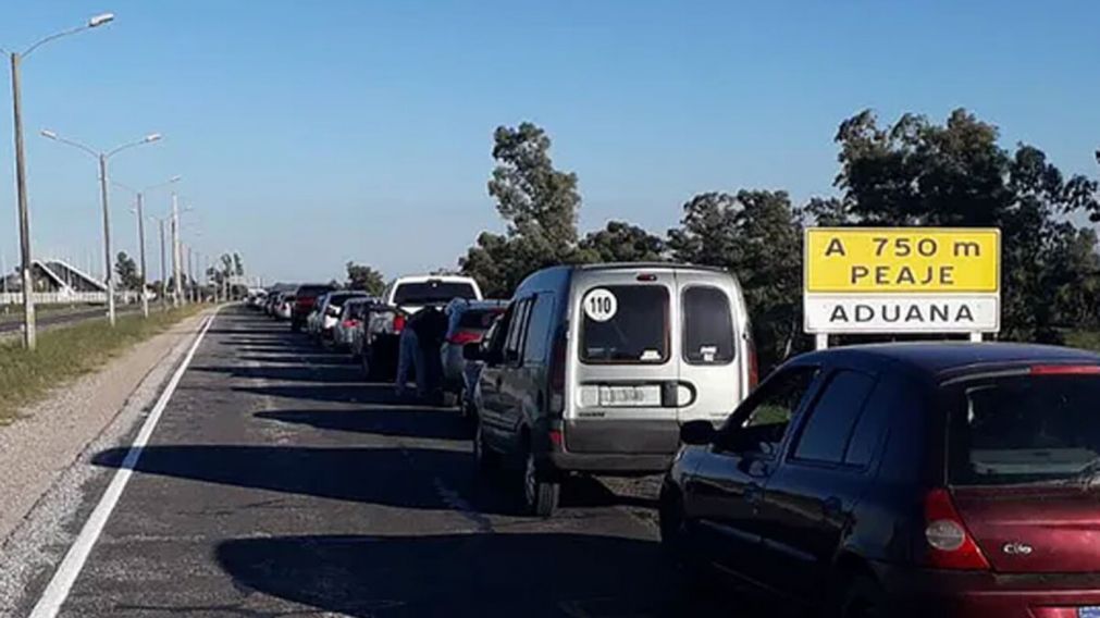 El fenómeno se produce en las ciudades fronterizas, debido a la brecha cambiaria entre Argentina y los países cercanos.
